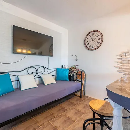 Awesome In Nevidane With Wifi Ferienhaus Dobropoljana