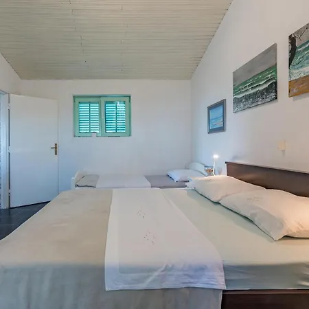 Awesome In Nevidane With Wifi Dobropoljana